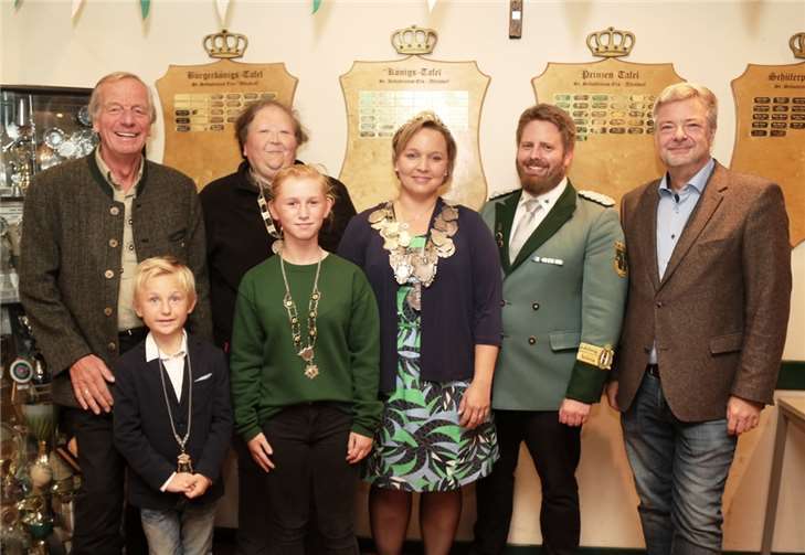 Ortsvorsteher Ferdi Koll und Vizebürgermeister Michael Sperling gratulierten gemeinsam mit Brudermeister Christian Klein den neuen Majestäten.