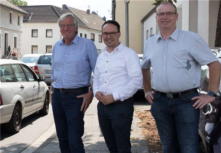 80 Prozent Autobahnverkehr rollt bei Stau durch den kleinen Ort Ortsvorsteher Ferdinand Koll, Joachim Kühlwetter (CDU) und Ortsvorsteher Ralf Decker engagieren sich für eine Entschärfung der Gefahrenstellen.