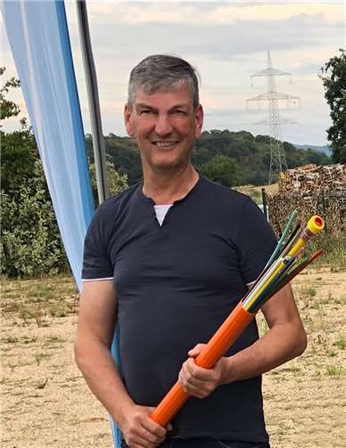 Ortsvorsteher Jürgen Koffer freut sich über die in Kürze beginnende Verlegung von Glasfaserkabel in Franken. Foto: privat