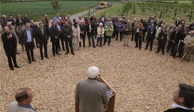 Ortsvorsteher Leo Mattuscheck konnte zahlreiche Bürger und Ehrengäste begrüßen.StF