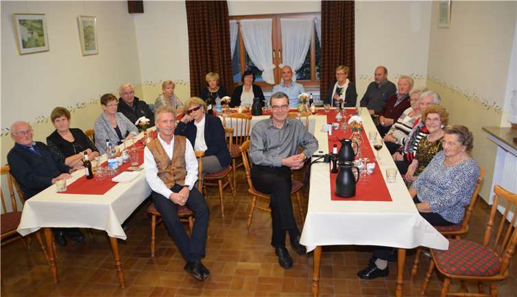 Ortsvorsteher Michael Klein und Thomas Wolff nahmen zwischen ihren Mitbürgern Platz und standen, wenn gewünscht, Rede und Antwort. Fotos: BE
