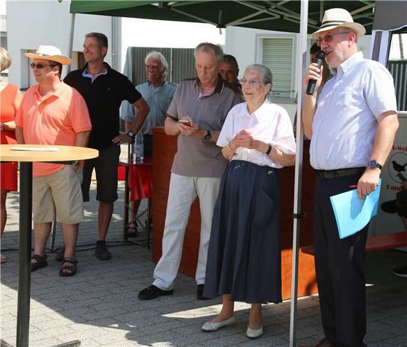 Ortsvorsteher Michael Sell konnte auch seine Amtsvorgängeren Erikal Meyer zu Drewer begrüßen. Fotos: StF
