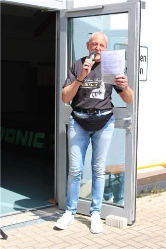 Ortsvorsteher Olaf Wulf erläutert die Historie.