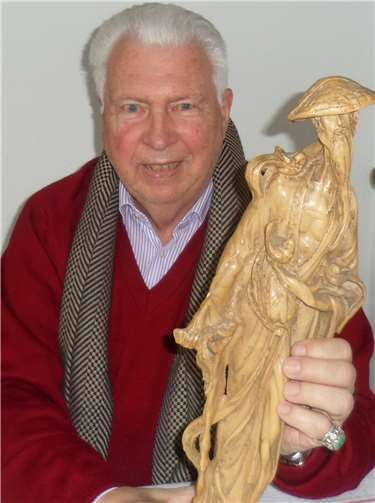 Ortsvorsteher Siegfried Schwaner: mit „Adam Schall von Schall im Mandaringewand“.Foto: privat