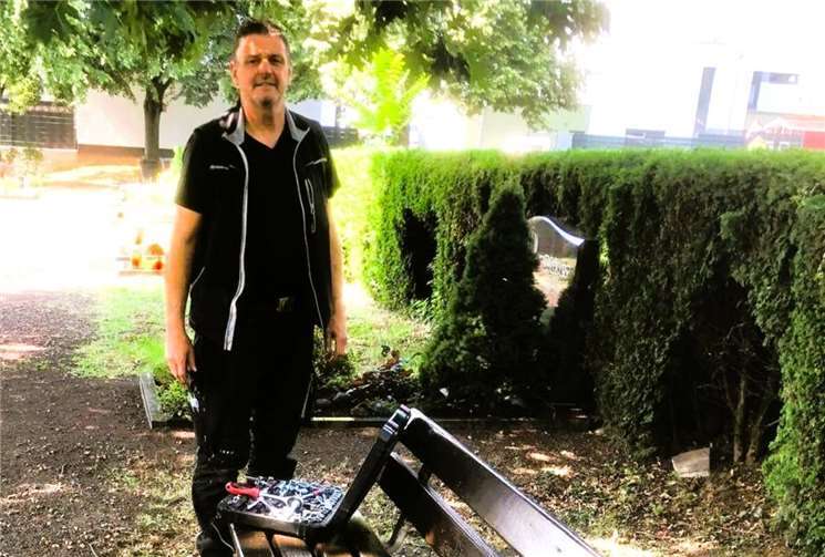 Ortsvorsteher Stefan Kneib dankt der CDU Miesenheim. Foto: privat