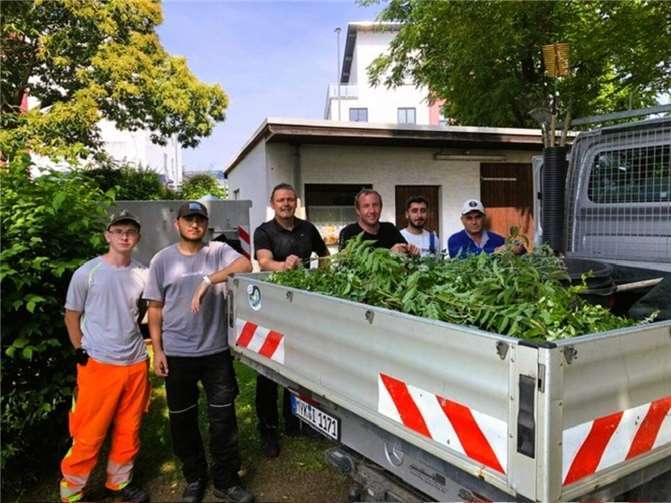 Ortsvorsteher Stefan Kneib hat sich bei den Mitarbeitern der „Perspektive“ für deren engagierte und tatkräftige Arbeit im vergangenen Jahr bedankt. Foto: privat