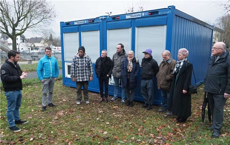 Ortsvorsteher Thomas Roos lus die Mitglieder des Ortsbeirates sowie den Leiter der Grundschule David Janser und den Mitarbeiter der aufsuchenden Jugendarbeit Jörg Kress zu einem Vor-Ort-Termin ein. Quelle: Ortsverwaltung Rübenach
