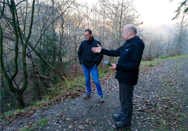 Ortsvorsteher Wagner erläuterte Landtagskandidaten Dr. Alexander Wilhelm die Problematik. Foto: privat