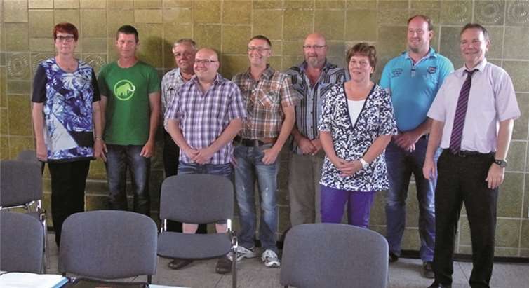Ortsvorsteherin Ingrid Groß, Dirk Muscheid, Wolfgang Riedel, Olaf Gebauer, Jürgen Zickenheiner, Wolfgang Jost, stellvertretende Ortsvorsteherin Claudia Fries, Mike Wiederstein, Stadtbürgermeister Thomas Vis (v.l.).privat