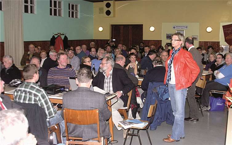 Ortsvorsteherin Silvia Mühl betonte nochmals, dass man Mitmacher und Lösungen sucht! -RÜ-