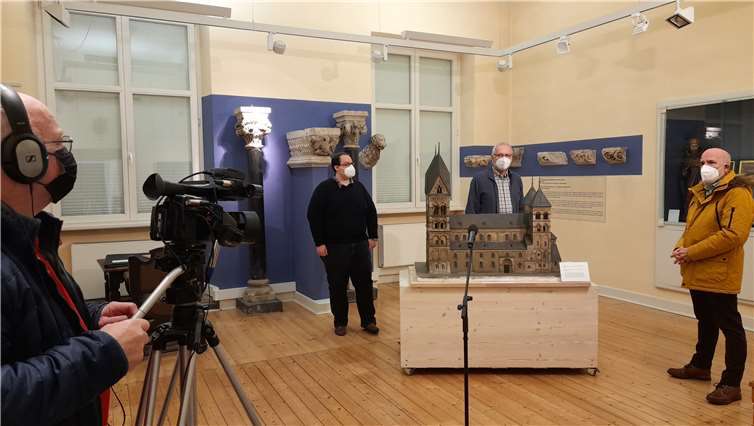 Otto Kaiser produzierte einen Beitrag zur Vorstellung der Wanderausstellung „Jenseits aller Menschlichkeit“ in Andernach. Foto: privat