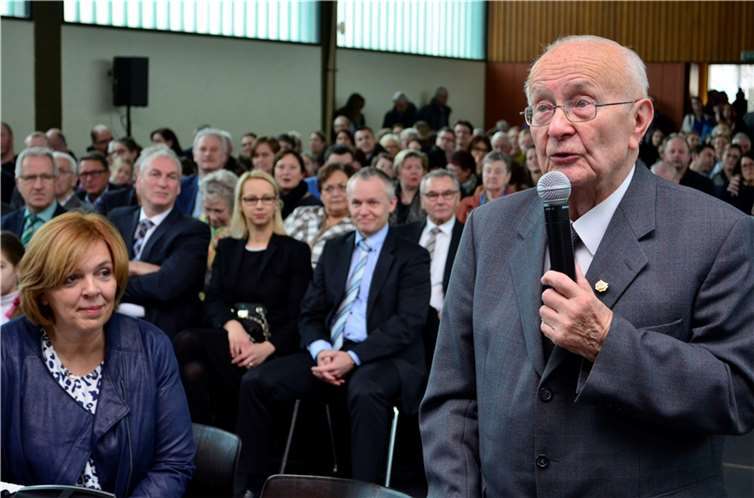 Otto Wolfram erzählte aus seiner Weitersburger Rektorenzeit bis 1990.