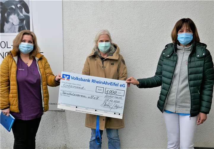 Oxana Hepperle - Dr. Monika Hildebrand 1. Vorsitzende des Tierschutzvereins Andernach u.U.e.V. – Sventlana Michel (beide Geschäftsführerinnen des ambulanten Pflegedienstes H plus M GmbH).Foto: privat
