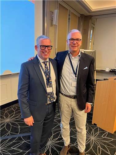 PD. Dr. Christoph Wölfl (rechts) übernimmt das Amt von Dr. Stephen Bush, Medical Director for Operations at Leeds Teaching Hospitals NHS Trust, Leeds Oxford University, England.  Foto: Ursula Salcher