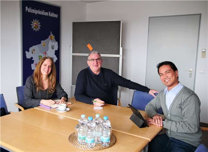 PP Maron und der Beirat für Migration und Integration, bestehend aus Clara Röllinghoff und Dirk Schaefer.  Foto: Polizeipräsidium Koblenz