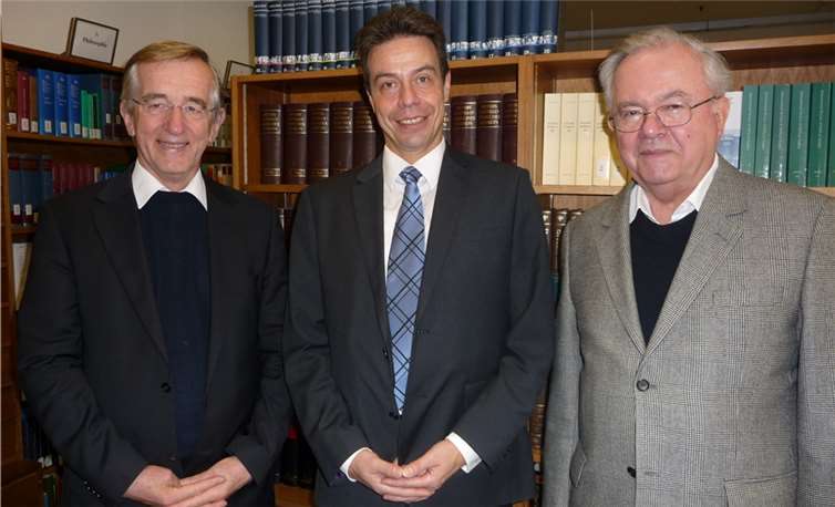 PTHV_Stiftung_Biebricher_November 2015: (v.l.n.r.) Prof. em. Dr. Heribert Niederschlag SAC, neu gewähltes Vorstandsmitglied der Stiftung; Andreas Biebricher, neues Kuratoriumsmitglied; Prof. em. Dr. Manfred Probst SAC, Leiter und Gründer der Stiftung.Privat