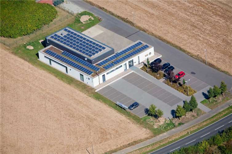 PV-Anlage auf dem Dach der Feuerwehr Anhausen. Foto: Wolfgang Tischler