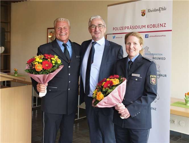 PVP Süs verabschiedet Jürgen Marx und führt Caroline Fachinger in ihr neues Amt ein.  Foto: Polizeipräsidium Koblenz