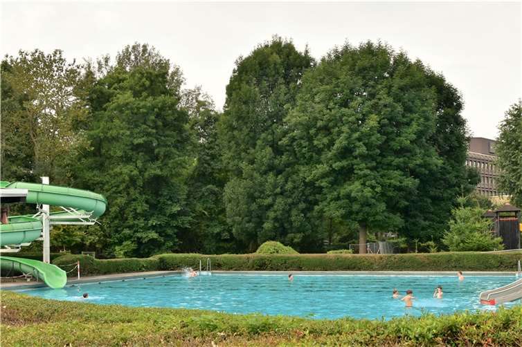 „Pack die Badehose ein und komm ins Freibad Pellenz“, heißt es am Samstag ab 12 Uhr im Freibad Pellenz. Foto: VG Pellenz