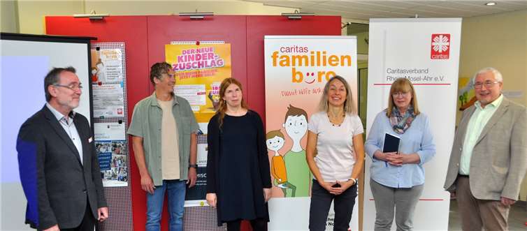 Packen mit viel Herzblut an: v.l. Caritas Geschäftsführer Werner Steffens, Fachdienstleiter Bernhard Gödert, Stabsreferentin Dr. Martina Messan, Margret Marxen-Ney, Margot Kürsten und der Caritas Ratsvorsitzende Hugo Nowitzki. Foto: BS