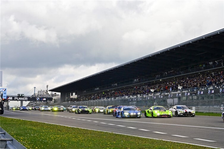 Packende Positionskämpfe schon beim Start des zweiten Laufes.Fotos: BURG