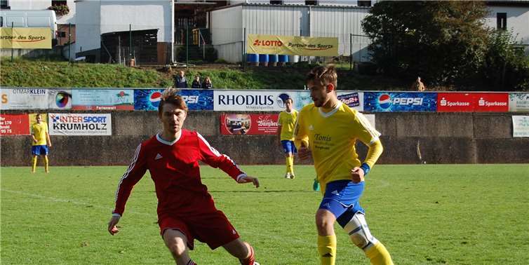 Packende Zweikämpfe dominierten das Spiel der SpVgg. privat