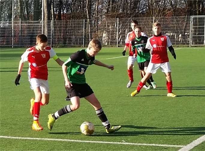 Packende Zweikämpfe gab es in der B-Jugend-Begegnung des VfL Rheinbach gegen den SV Wachtberg zu sehen. privat