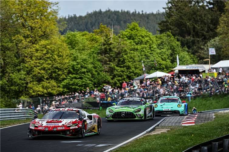 Packendes Racing gibt es auch 2024 bei den Langstrecken-Rennen auf dem Nürburgring. Mit dabei sind Marken, Teams und Teilnehmer aus der ganzen Welt – angefeuert von tausenden Fans.  Foto: Gruppe C