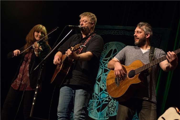 Paddy Goes To Holyhead präsentiert als Akustik-Trio ihre bekannten Hits und beliebte Stücke aus der Irish Folk Music.  Quelle: MayenEvent