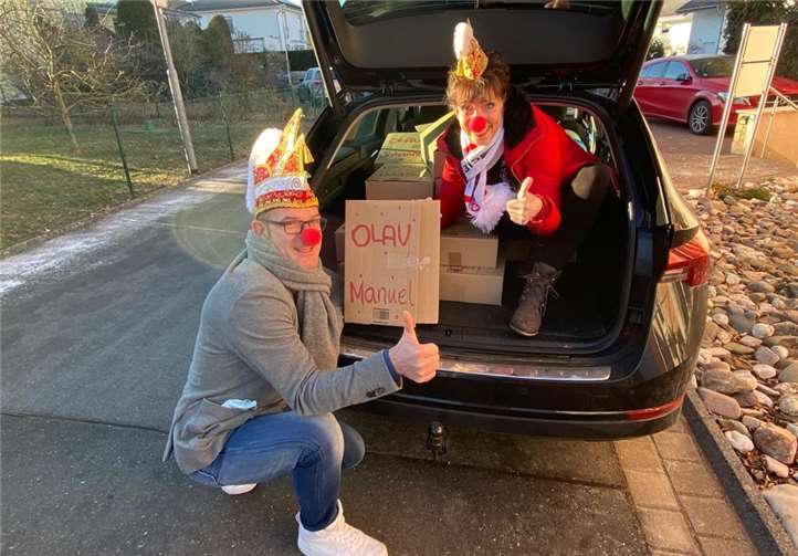 Paketdienst durch Ex-Prinz Hubertus und Ex-Confluentia Sabine.Quellen: GKKG