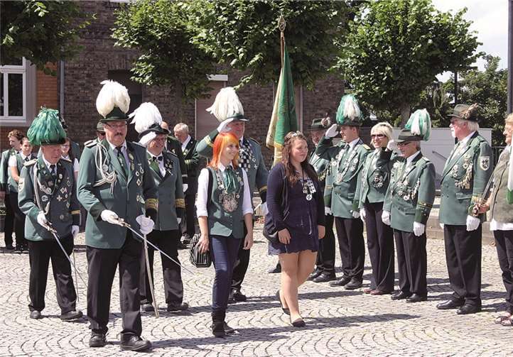 Parade auf dem Kirchplatz.