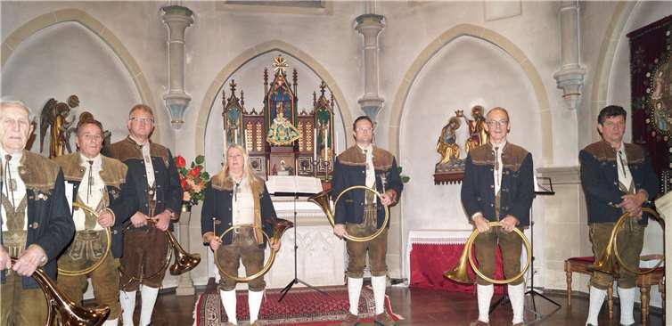 Parforcehörner haben einen harzigen Klang und die bis zu 16 Töne werden nur mit den Lippengebildet. Die Jagdmusikfreunde „Wilde Endert“ beherrschen dieses Instrument. meisterhaft.