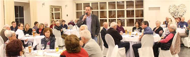 Partei- und Fraktionsvorsitzender Gino Gilles informierte beim traditionellen Döppekoocheessen der CDU Maifeld über aktuelle Themen im Verbandsgemeinderat Maifeld.