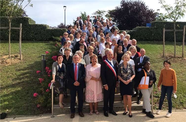 Partnerschaftsgruppe Meckenheim / Le Mée sur Seine: 1. Reihe stehend/mittig v.l.n.r.: Klaus-Peter Treche - 2. Vors. Bürgerverein, Mme Annie le Corre - Présidente Comité de Jumelage, Franck Vernin - Bürgermeister Le Mée, Frau Ariane Stech - 1. Stv. Bürgermeisterin).Fotos: privat