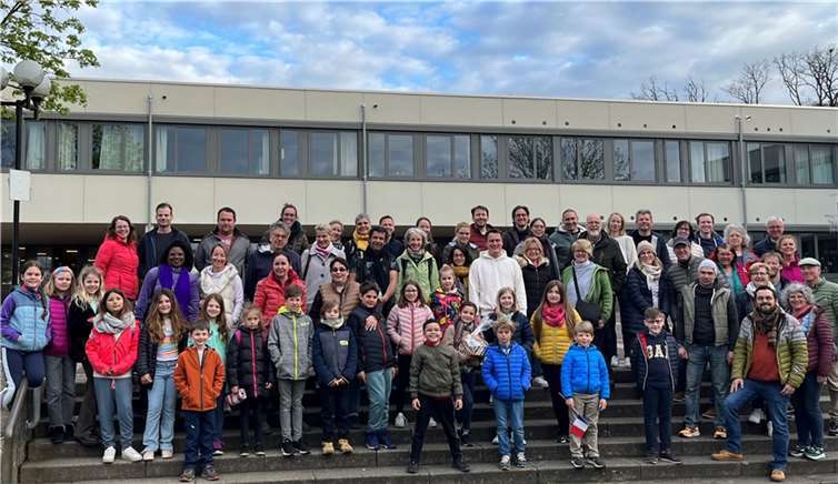 Partnerschaftsverein: Zum Abschied – das große Gruppenbild mit allen großen und kleinen Teilnehmerinnen und Teilnehmern.