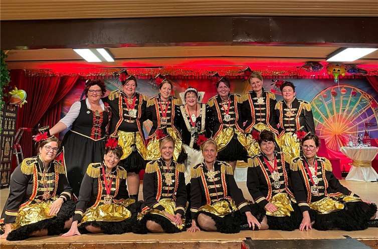 Partynacht : Die Blau-Roten Funken und der Spielmannszug der KG zeichnen sich verantwortlich für den Abend.  Foto: privat