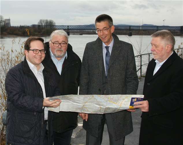 Pascal Badziong (CDU-Fraktionsgeschäftsführer), Dieter Neckenig (Ortsvorsteher), Martin Hahn (CDU-Fraktionsvorsitzender) und Josef Kretzer (AK Heimat & Tourismus) werden sich für eine direkte Anschlussstelle des „Rheinsteigs“ in Neuwied einsetzen. Foto: privat