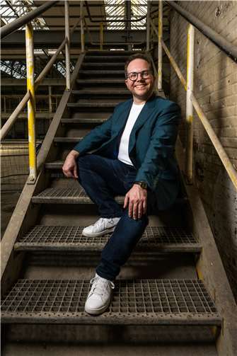 Pascal Badziong ist ein Wein-Freund und Freund der klaren Worte. Er wird Gordon Schnieder zu Gast haben.  Foto: : Artur Lick