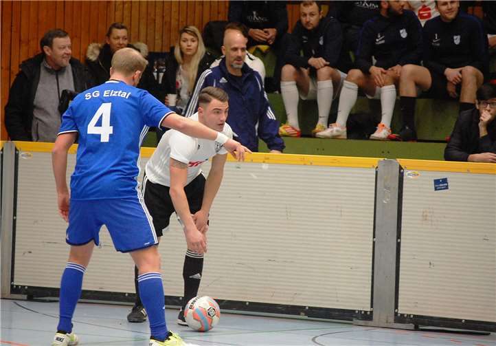 Pascal Steinmetz (rechts), hier im Duell mit Jan Müller von der SG Elztal, sicherte sich mit sieben Treffern die Torjägerkanone. SK