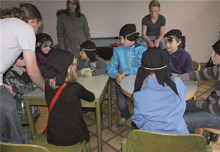 Passend zu den Filmbeiträgen konnten sich die Kinder verkleiden.  privat