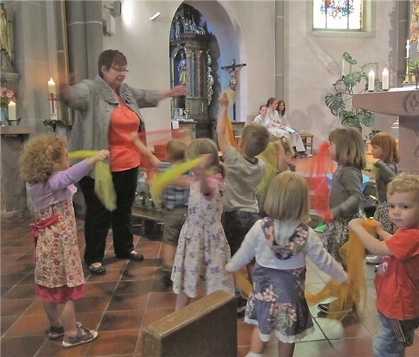 Passend zum Motto war die Kirche anlässlich des Sommerfestes bunt geschmückt. privat