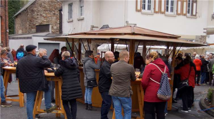 Passend zur Jahreszeit konnten die Besucher Federweißen genießen.