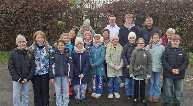 Passend zur kalten Jahreszeit fuhren Ministranten aus der Pfarreiengemeinschaft Kruft-Nickenich zum Eislaufen ins „ice-house“ nach Neuwied. Foto: Volker Wohde