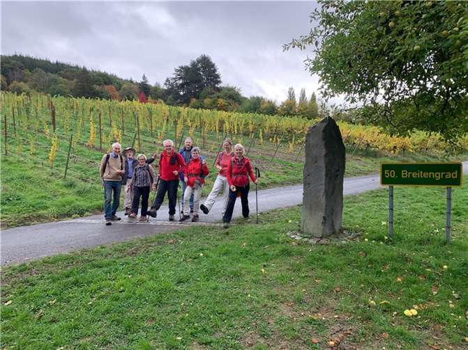 Passieren des 50. Breitengrades. Fotos: Eifelverein Remagen