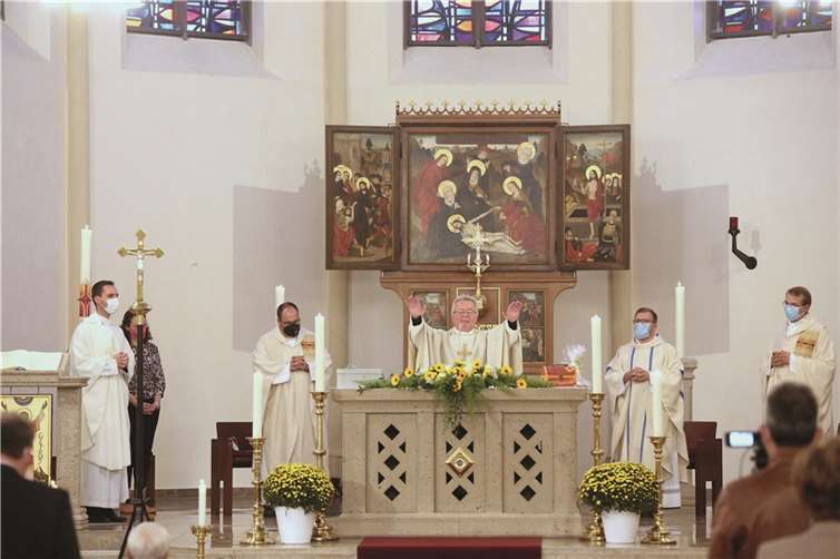 Pastor Birkenheier zelebrierte seinen ebenso festlichen wie emotionalen Abschiedsgottesdienst mit Herz und Seele.