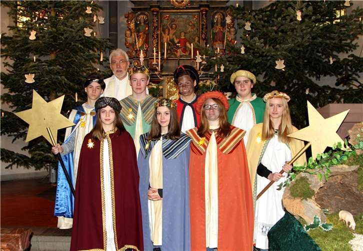Pastor Floeck schickte die Sternsinger in Müden auf den Weg.privat