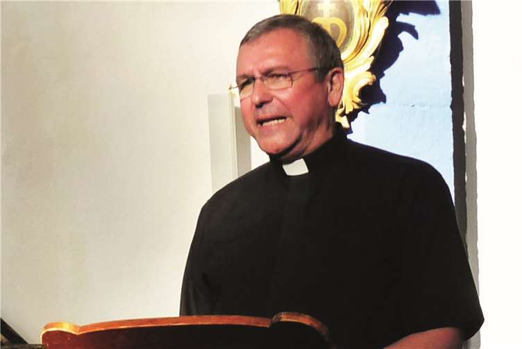 Pastor Günter Marmann trug mit nachdenklichstimmenden Texten zum Gelingen der Veranstaltung bei.