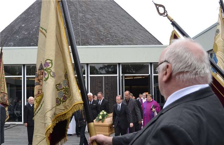 Pastor Günter Schmidt verlässt zum letzten Mal seine Kirche St. Stephan. Foto: E.T. Müller
