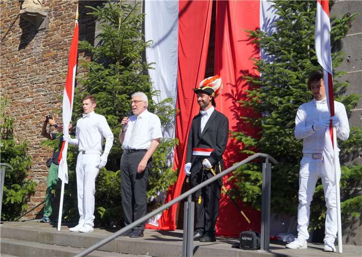 Pastor Hermann-Josef Floeck wünschte der Kirmes 2019 einen guten Verlauf.