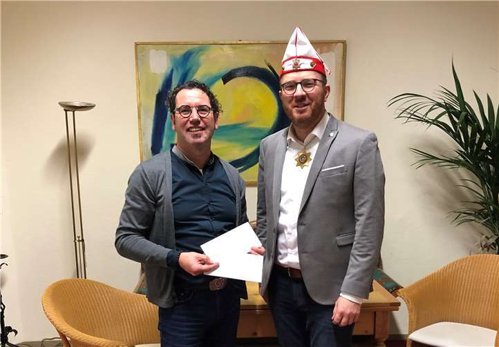 Pastor Lothar Anhalt von der katholischen Pfarreiengemeinschaft Linz und Markus Siebertz, Geschäftsführer der Schweren Artillerie Linz (v.l.).Foto: Roland Thees